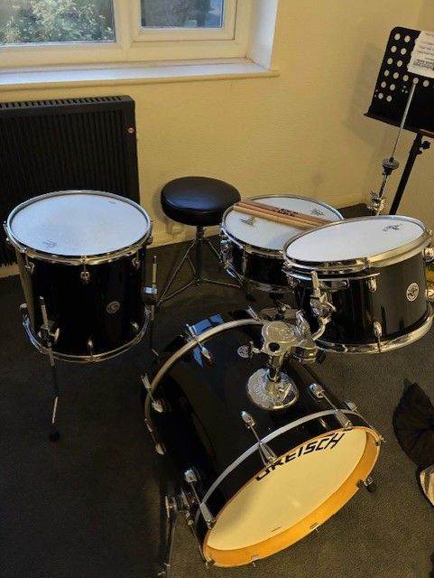 Gretsch Catalina drum kit drums in piano black lacquer