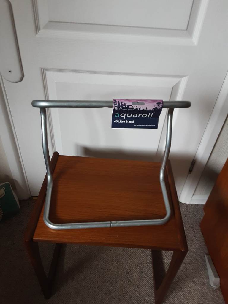 Aquaroll stand, new, unused.