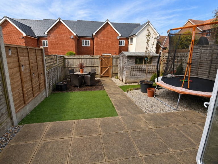 2 bed house Sussex for 2-3 bed house London