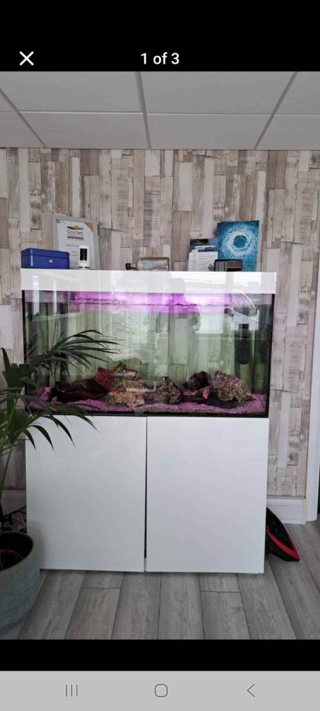 320-litre aquarium and cabinet