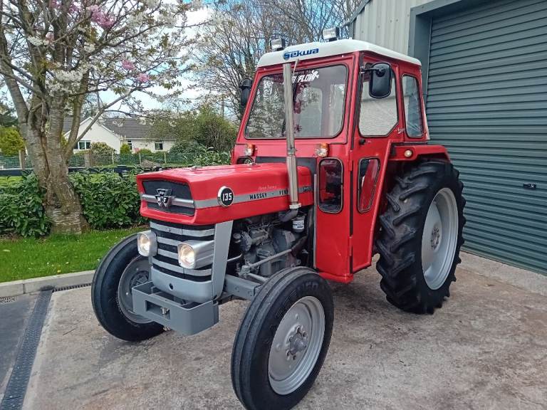 Massey ferguson 135 tractor (ford leyland david brown 35 35 x ) 