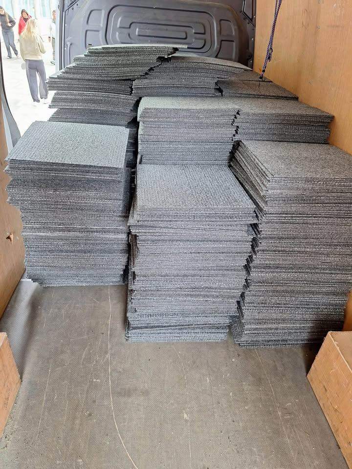 Large Quantity of Grey Carpet Tiles – Good Condition