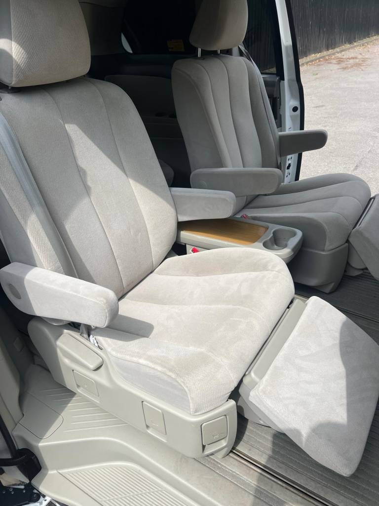 Toyota estima 2008 2.4 petrol automatic Ulez free 7 seats Screens with Bluetooth