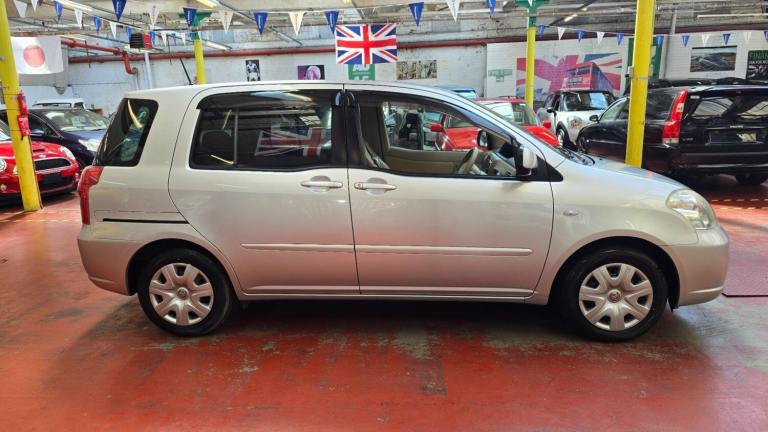 2010 Toyota Raum 1.5 Auto lift mobility chair  Petrol Automatic