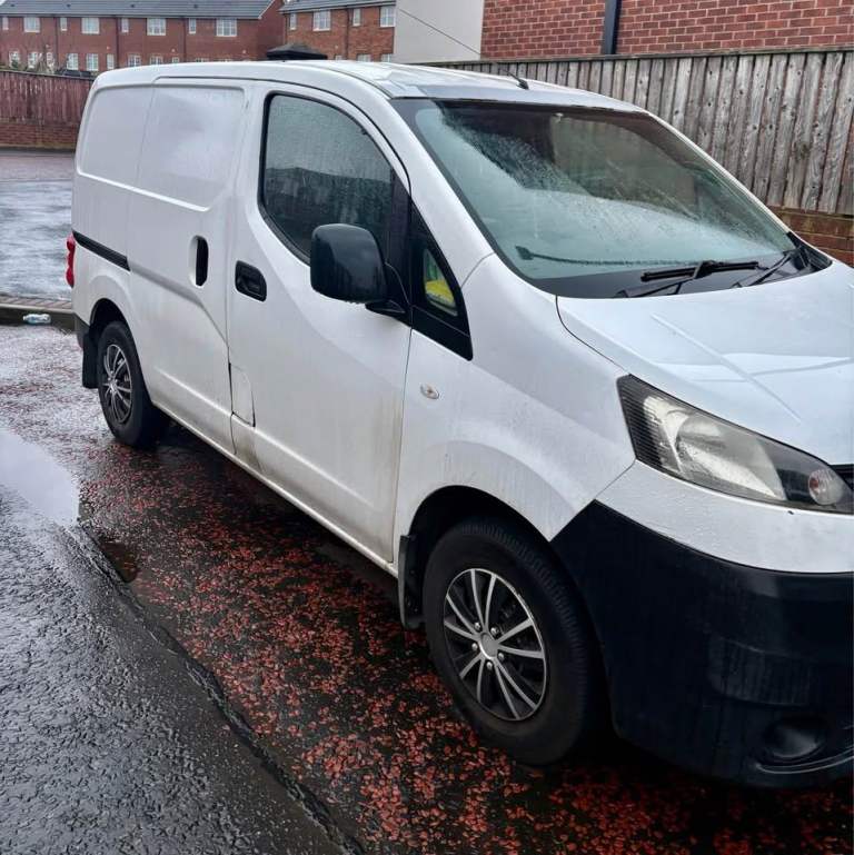 NISAN NV200  DIESEL  NEEDS TURBO AND MITE NEED ENGINE SPARES REPAIR  VERY GOOD CONDITION £650