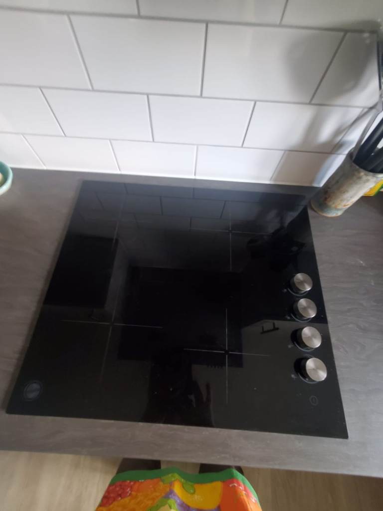 Hoover 60 cm Ceramic Hob – Model: HHK46C - Practically NEW 