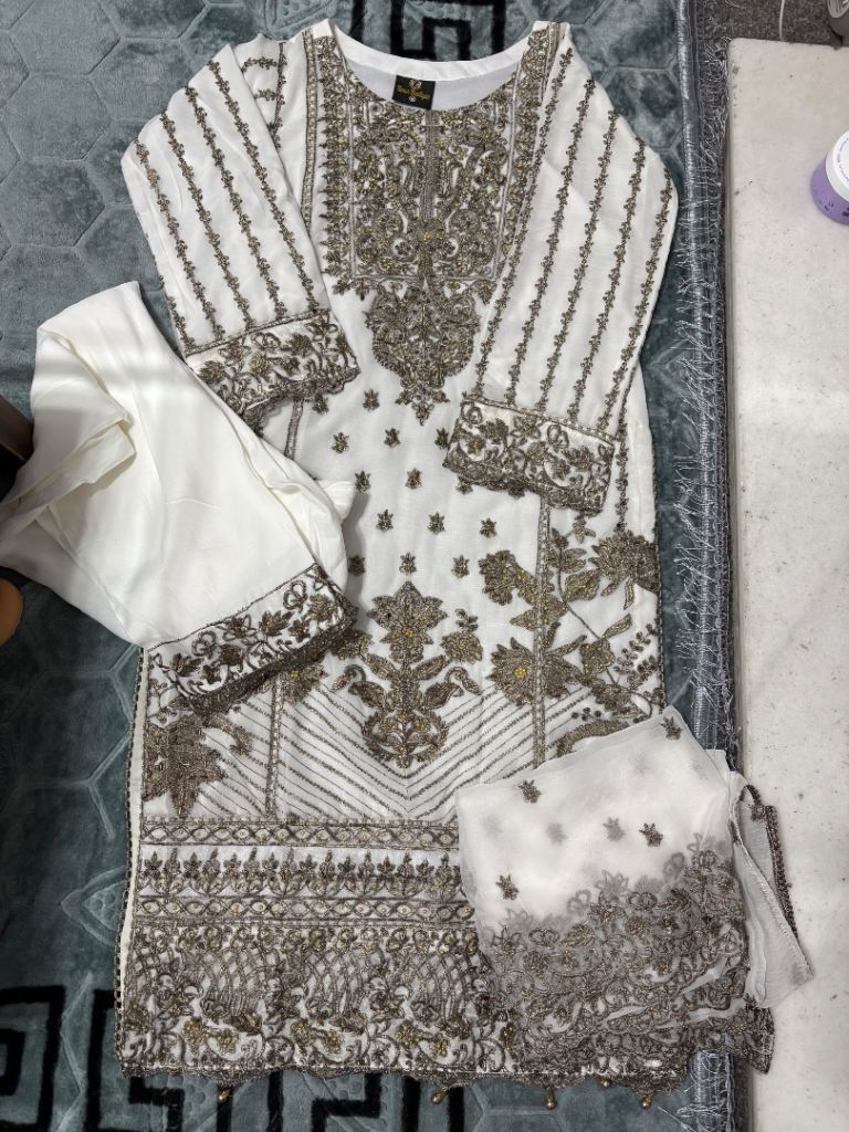 Pakistani white kameez shalwar size M