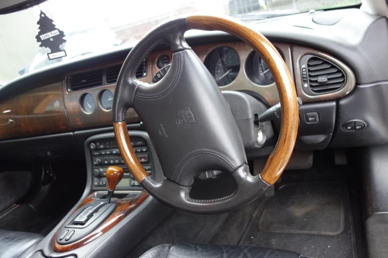 Jaguar XK8 4.0 Coupe 2dr Petrol Automatic (281 g/km, 290 bhp) PETROL 1998/R