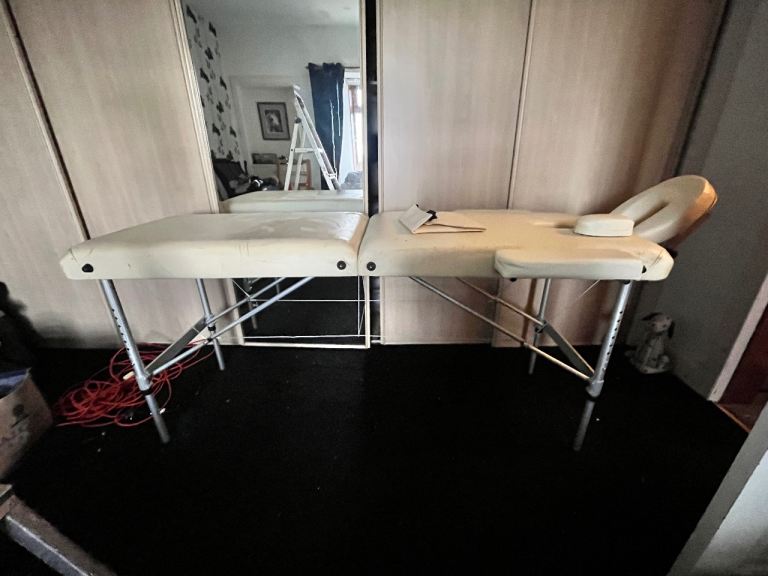 Portable white professional massage table foldable