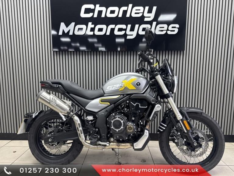 image for Voge ac525X in grey with yellow decals and only 211 Miles retro adventure