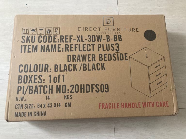 Black gloss chest draws, 