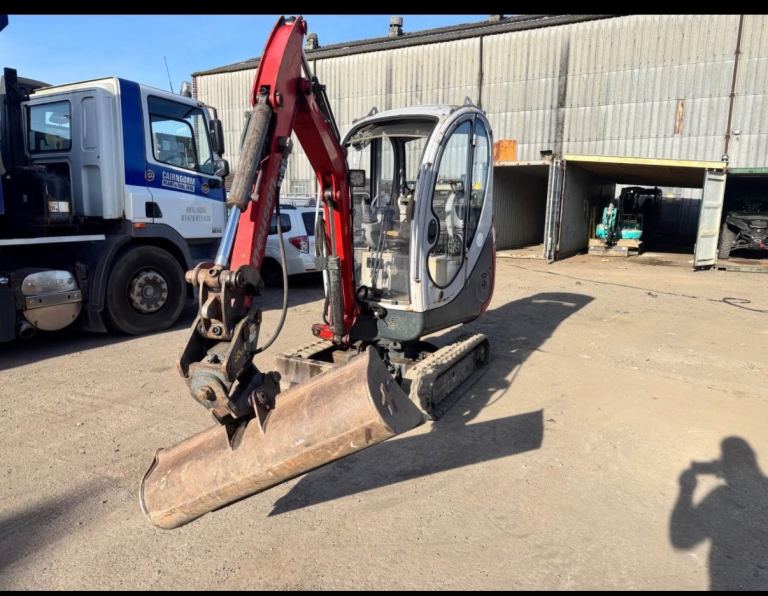 Neuson 1.5 Ton excavator 
