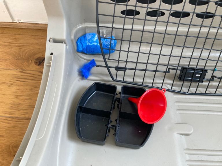 Travel kennel £100
