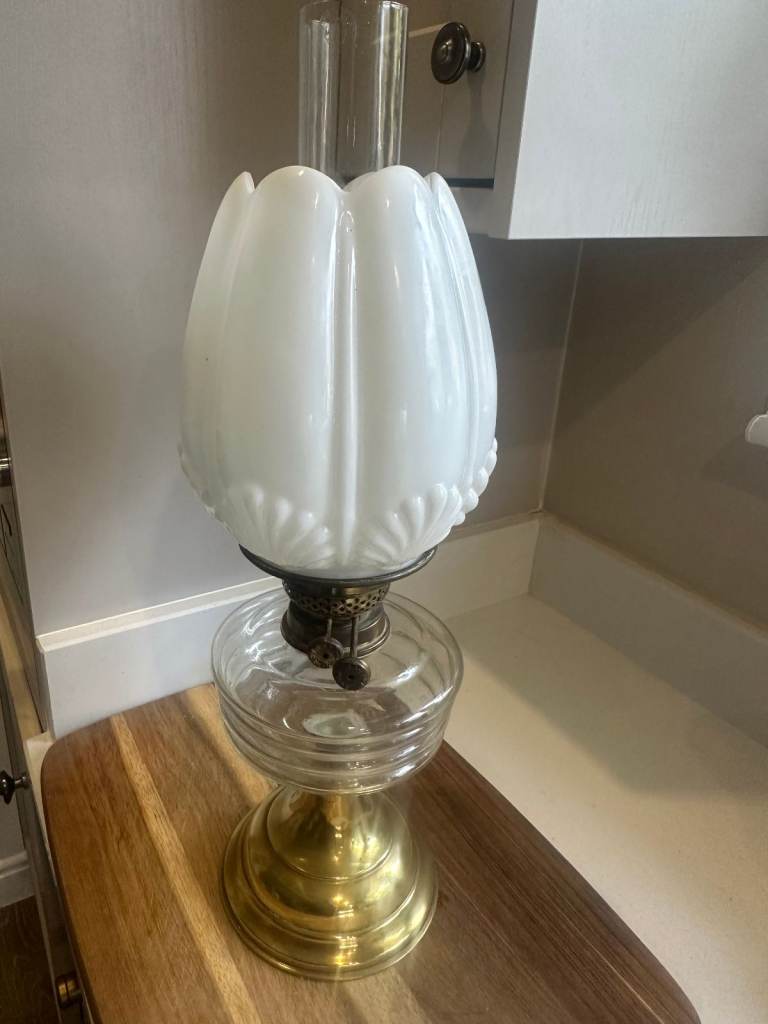 LARGE VICTORIAN OIL BURNING LAMP