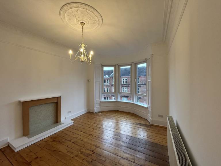 Bright Top Floor 1 bed flat, Shawlands