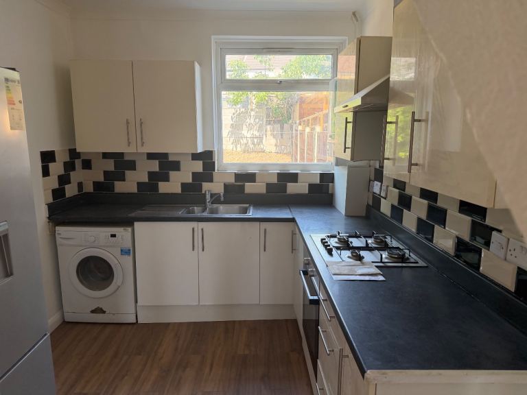 4 Bedroom House to Rent – Eastham / Beckton (E6 5JJ)
