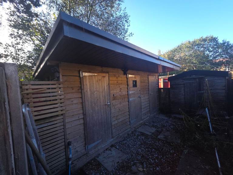 🐾 EXCELLENT 3-ROOM DOG KENNEL FOR SALE – £2,000 ONO 🐾