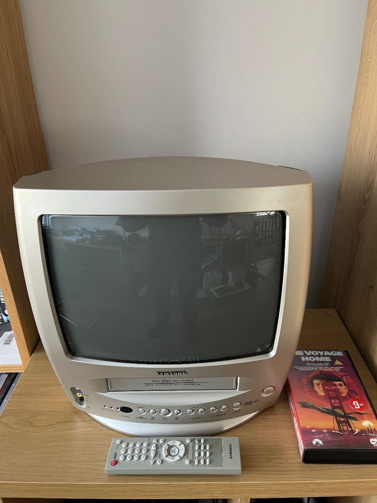 14” Samsung Retro Portable TV VHS Combo