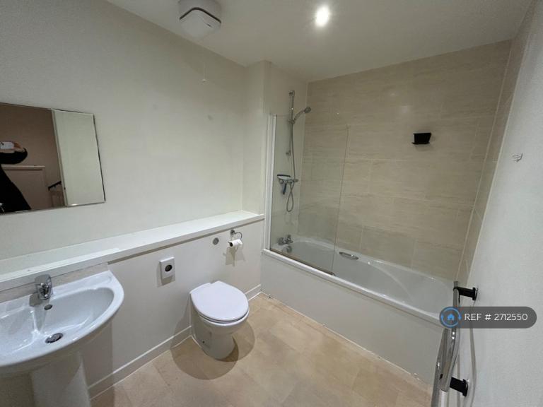 2 bedroom flat in Fraser House, Aberdeen, AB11 (2 bed) (#2712550)