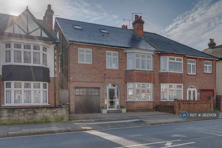5 bedroom house in Northern Parade, Portsmouth, PO2 (5 bed) (#2825109)