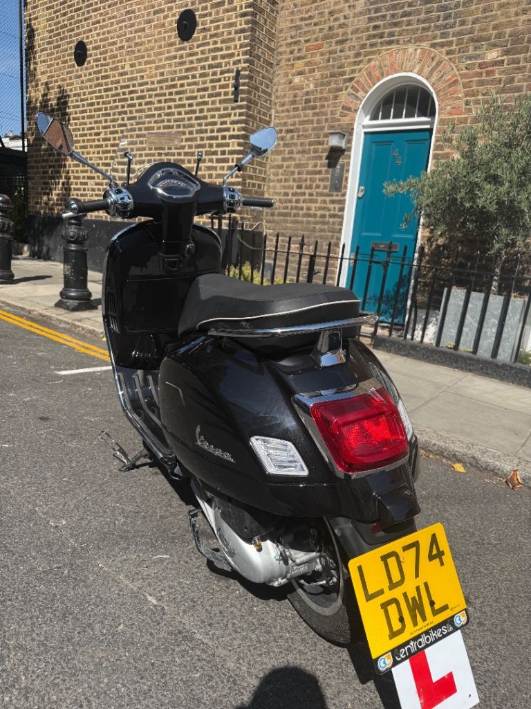 2024 Vespa 125 GTS. Only 8 miles! 