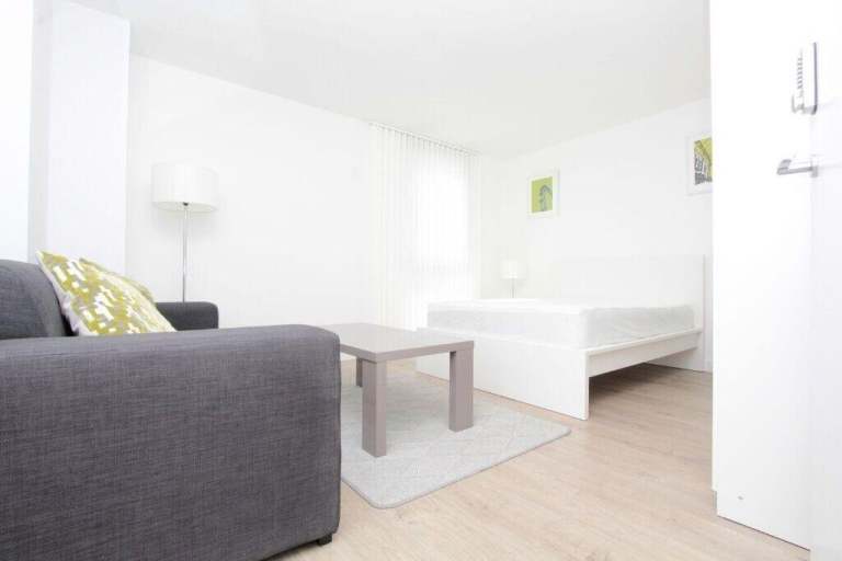 image for South Bermondsey Amazing Double Room Available Now couples accepted 