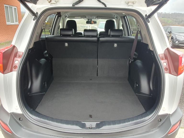 2015 Toyota RAV4 2.2 D-4D Invincible SUV 5dr Diesel Manual 4WD Euro 5 (150 ps)