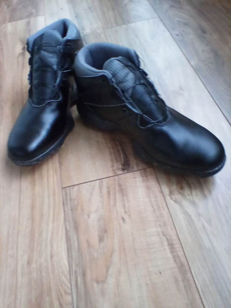 Footjoy ankle boots with Boa fasteners at heel