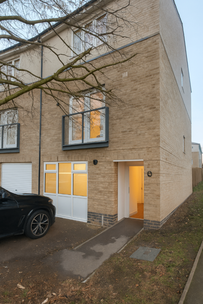 image for  Stylish En-suit Room Available in A Shared House at UB5 6FQ ✨