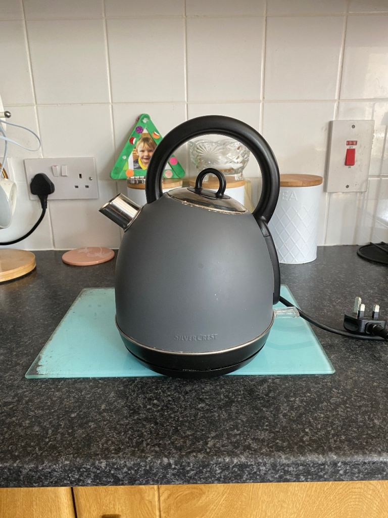 For sall electric kettle work well price price £10.00 Noel  