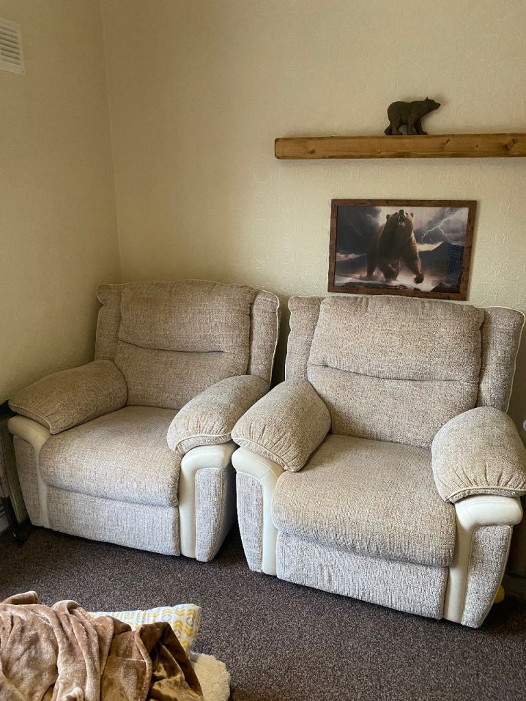 Sofa and 2 chairs 