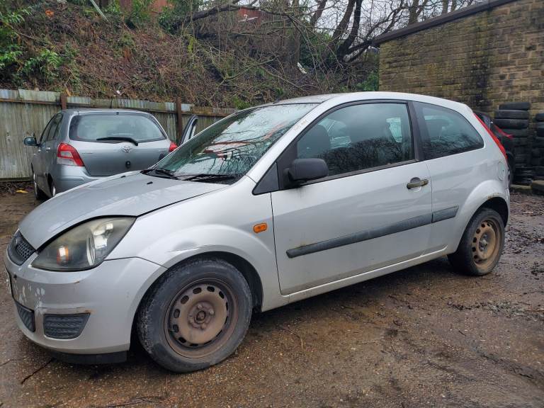 BREAKING : FORD FIESTA 	1.25p  2006-12  , COLOUR:	62 - MOONDUST SILVER MET , ENGINE: FUJA