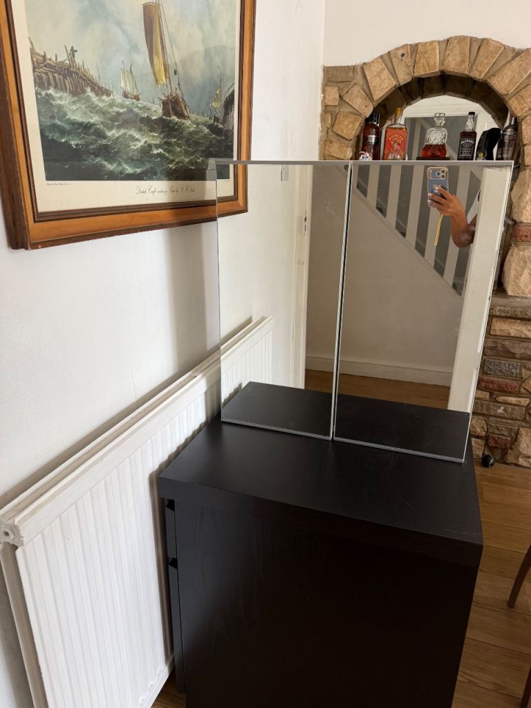  Cabinet with mirror – Very Good Condition