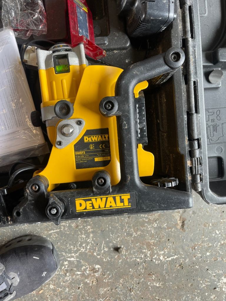 DeWalt Laser Level with Case – Good Condition