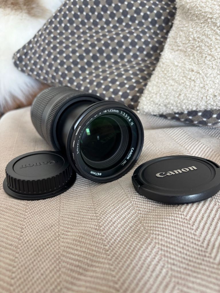 Canon Zoom Lens EF-S 18-135mm IS with Vello Battery Grip