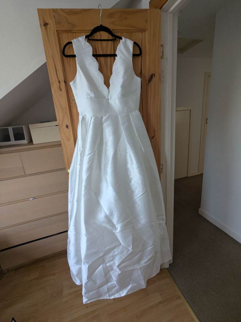 Scalloped neck twill wedding dress 