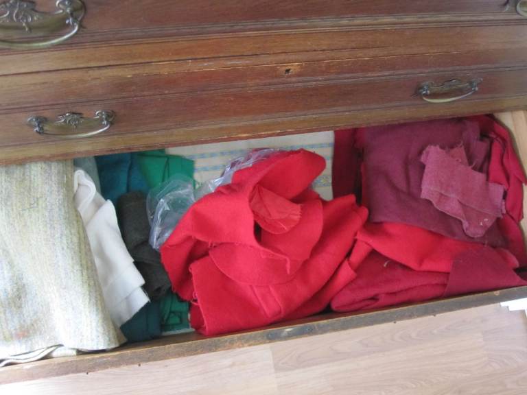 RAG RUG MAKING TOOLS AND LOTS OF WOOL MATERIAL