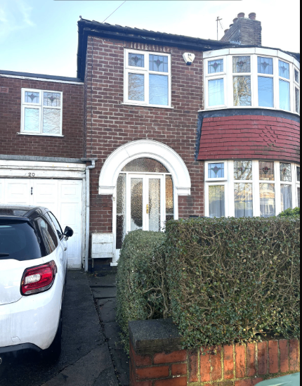 Double room with study available in student house