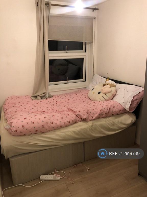 1 bedroom in Weavers Way, London, NW1 (#2819789)