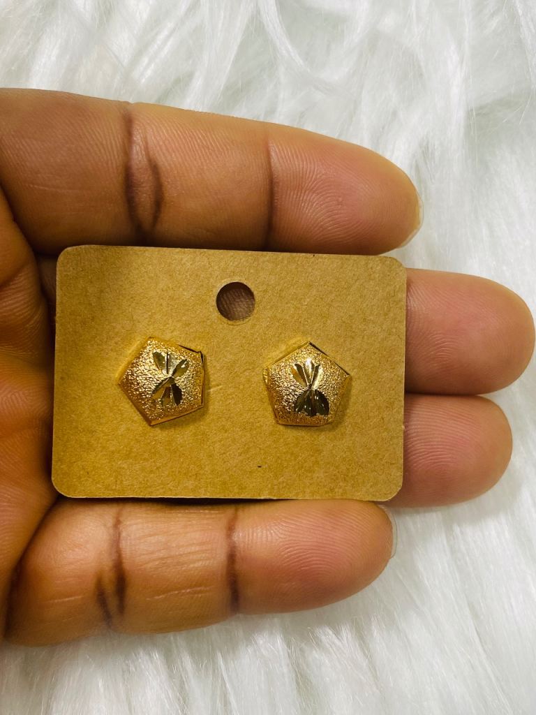Beautiful stud earrings 2