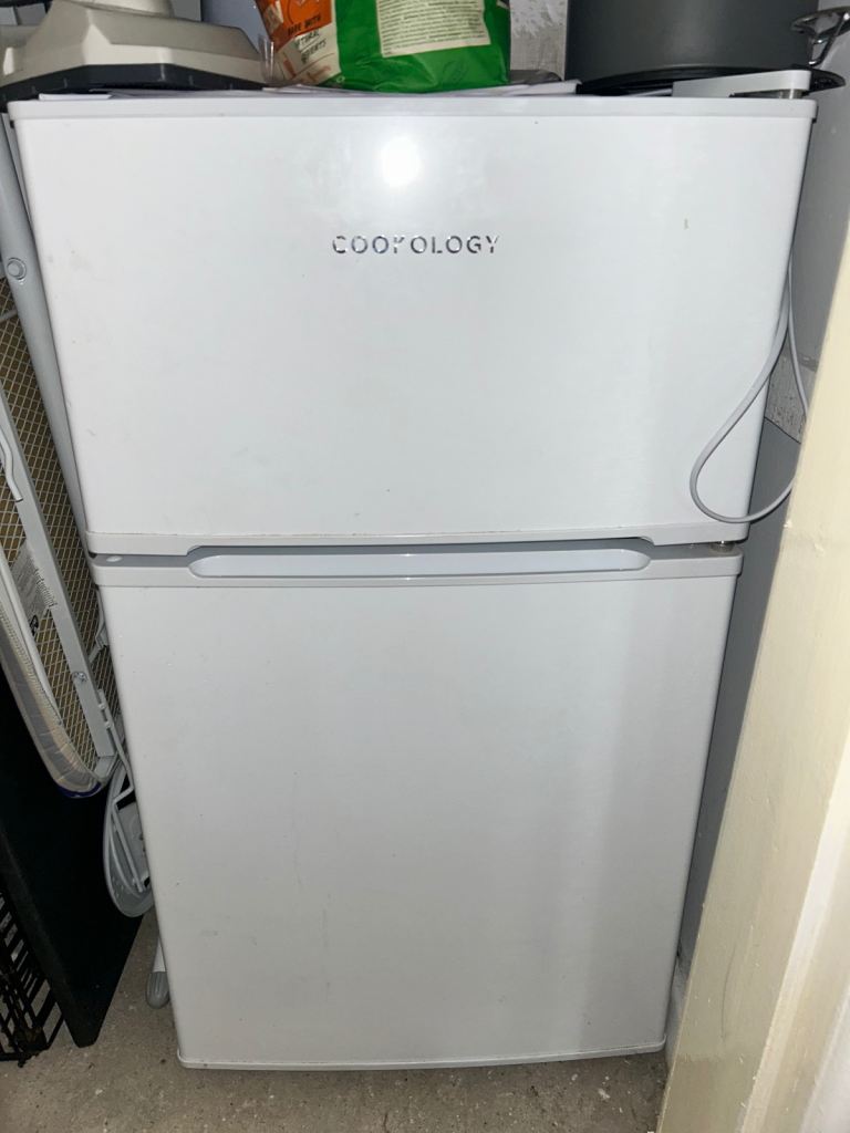Under counter fridge freezer 