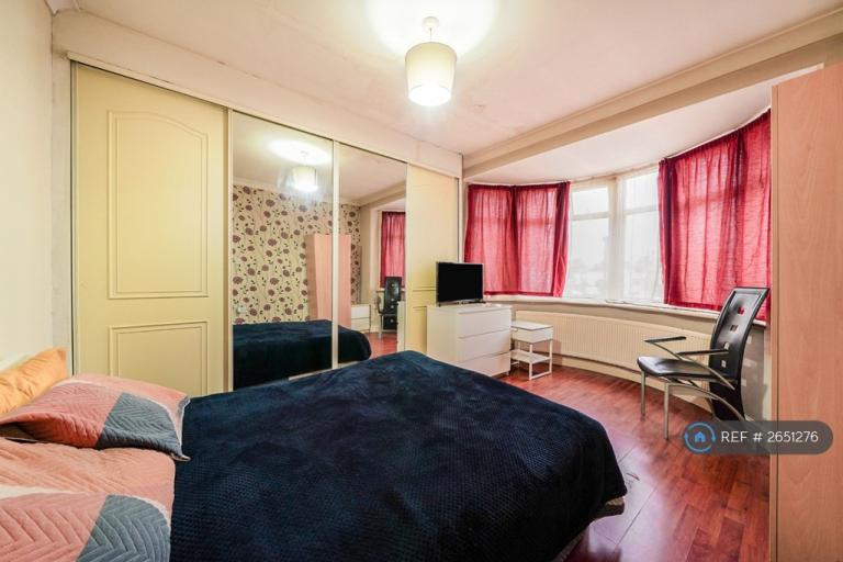 1 bedroom in Nelson Gardens, Whitton, TW3 (#2651276)