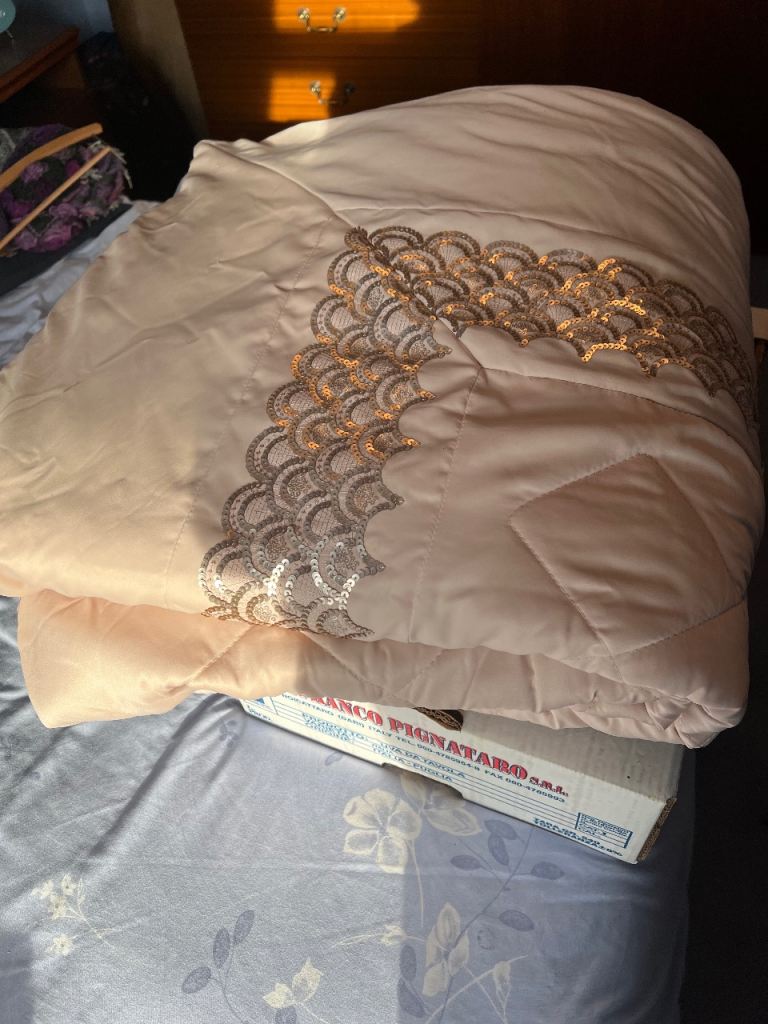 Bedlinen set with matching curtains Price reduction