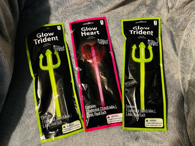 BNWT - Halloween's glow shapes 