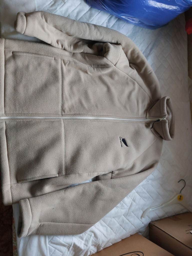 Large cream unisex fleece.