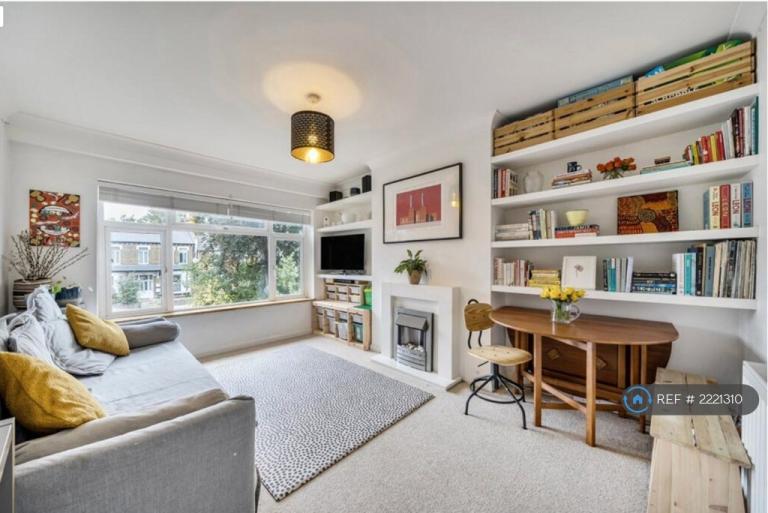 2 bedroom flat in Croydon Road, Penge, SE20 (2 bed) (#2221310)