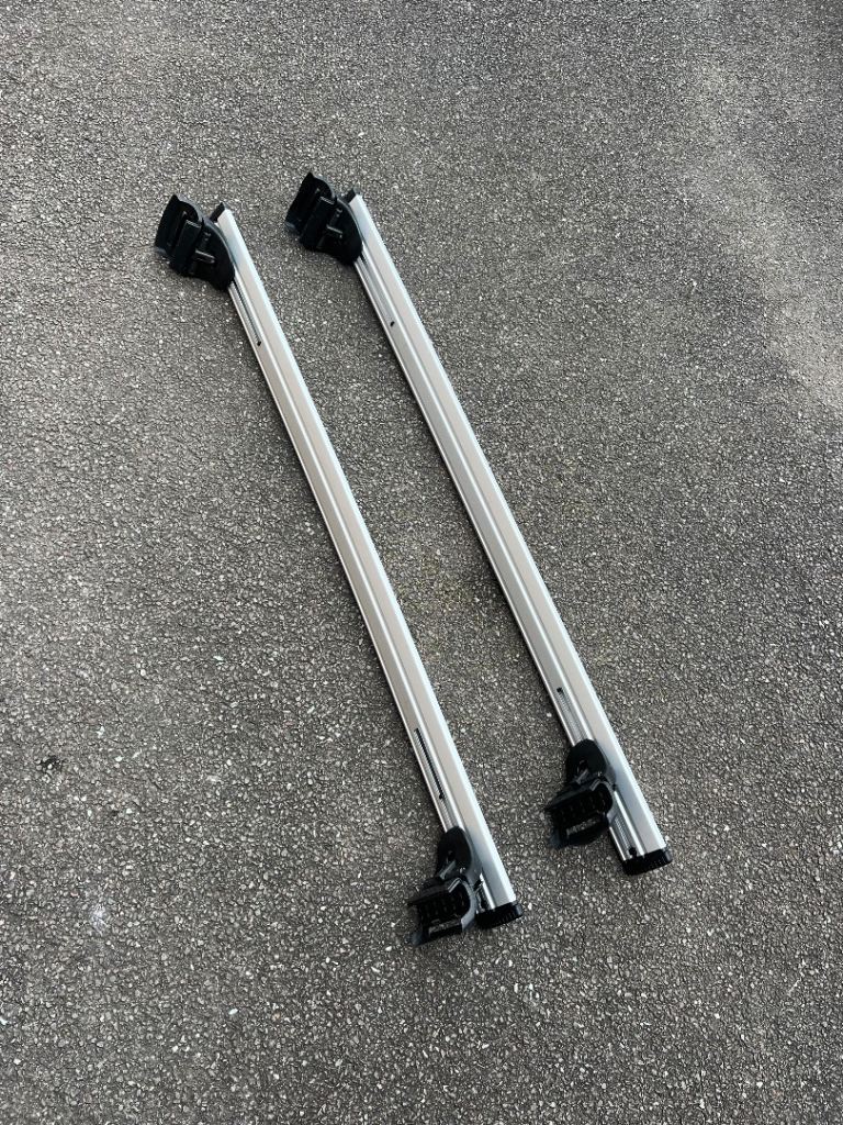 Thule roof bars with brackets