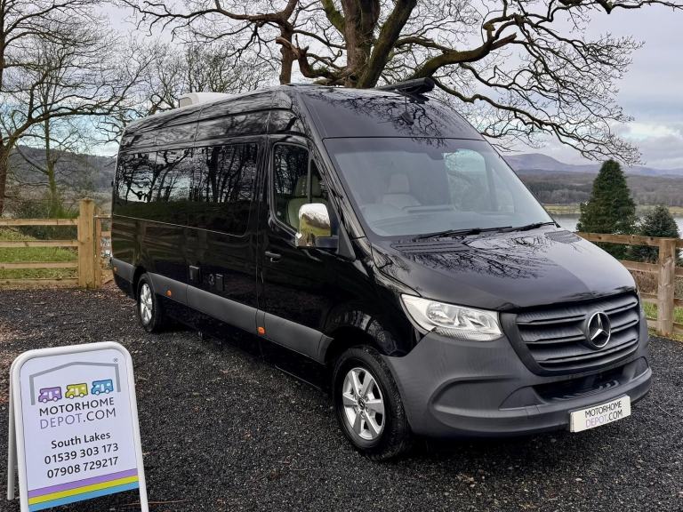 Mercedes-Benz Luxury VIP Lounge Custom Limo Sprinter LWB  L3H2 2021 FSH Air-con