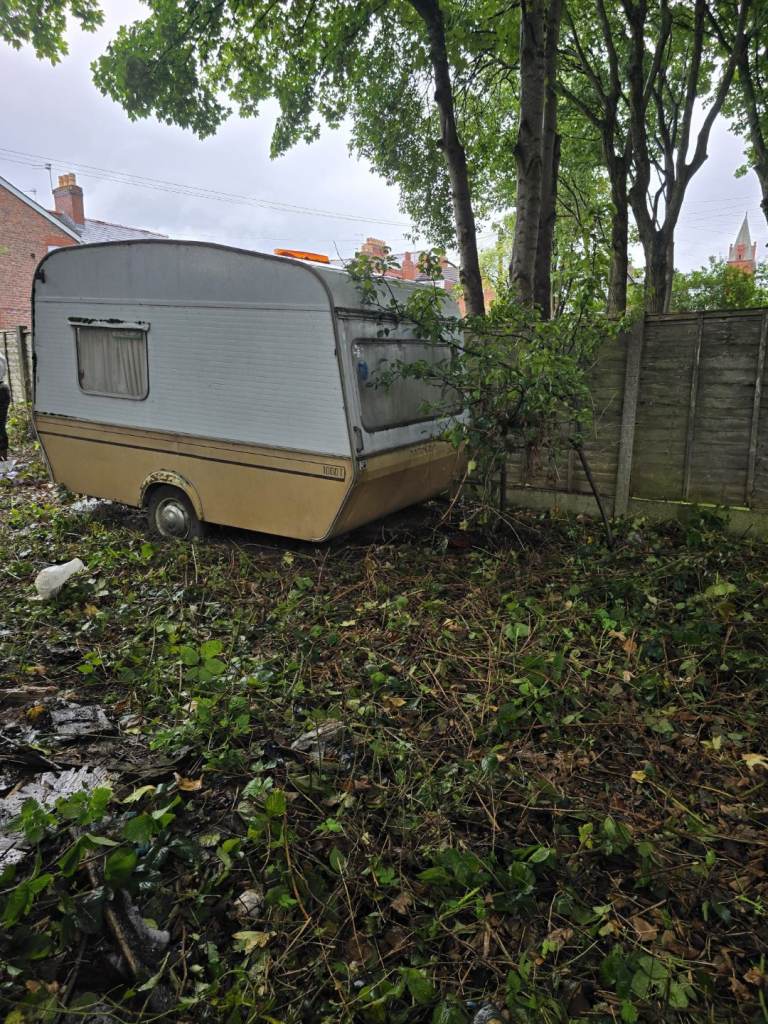 FREE Vintage Monzo Caravan - Collection Only