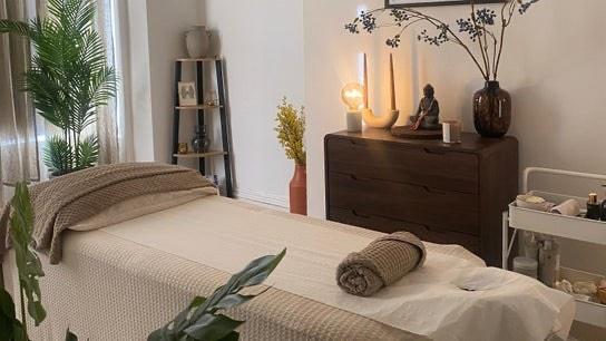 £30 Male therapist full body massage in call out call